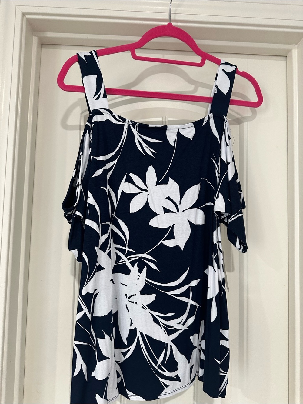 NWT JM Collection Navy and White Cold-Shoulder Floral Blouse